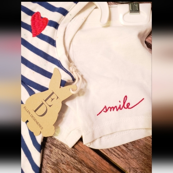 NWT Ellen Degeneres red white and blue baby outfit - Picture 5 of 8